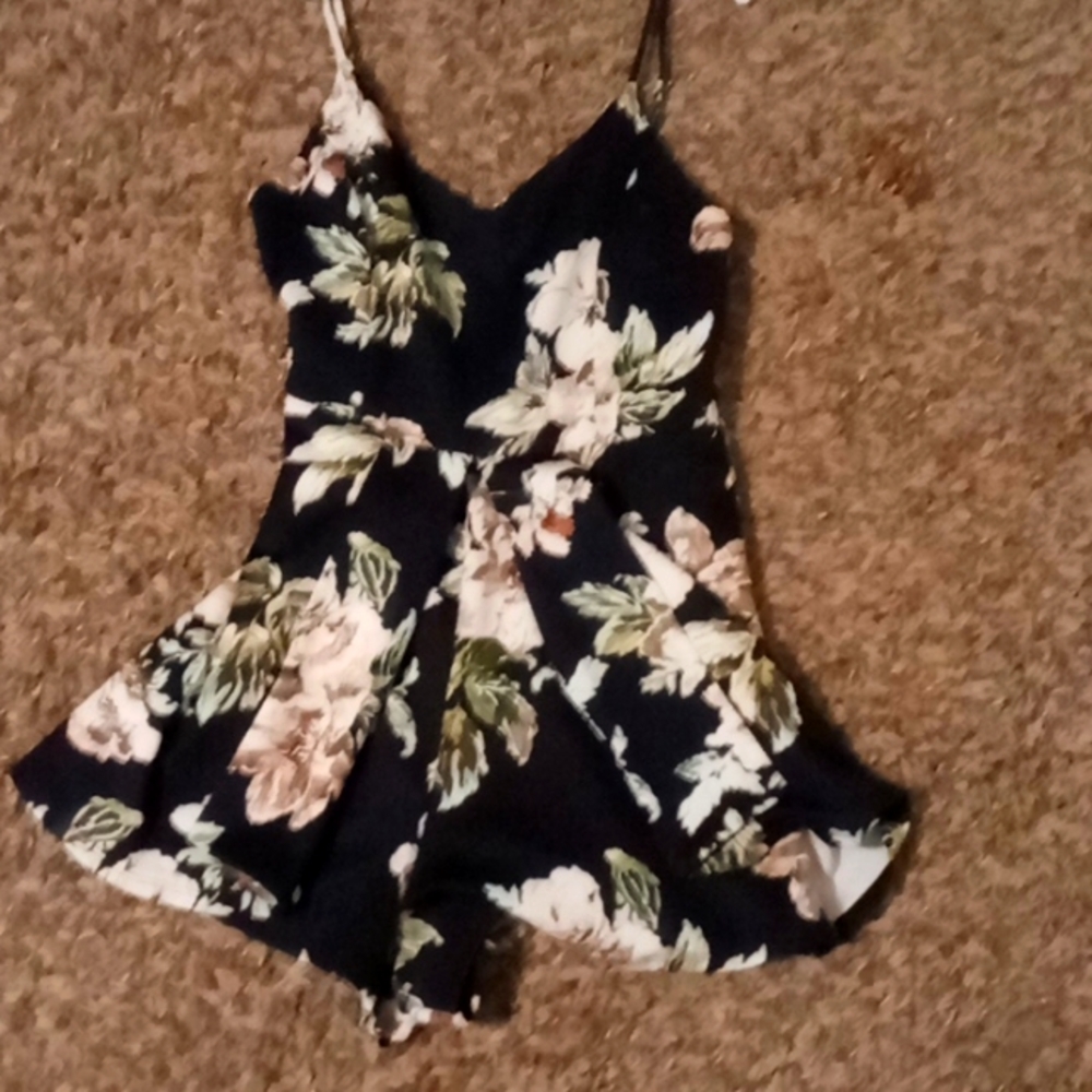 A Floral jumper, small or medium, black with floral print, Brand I JOAH.